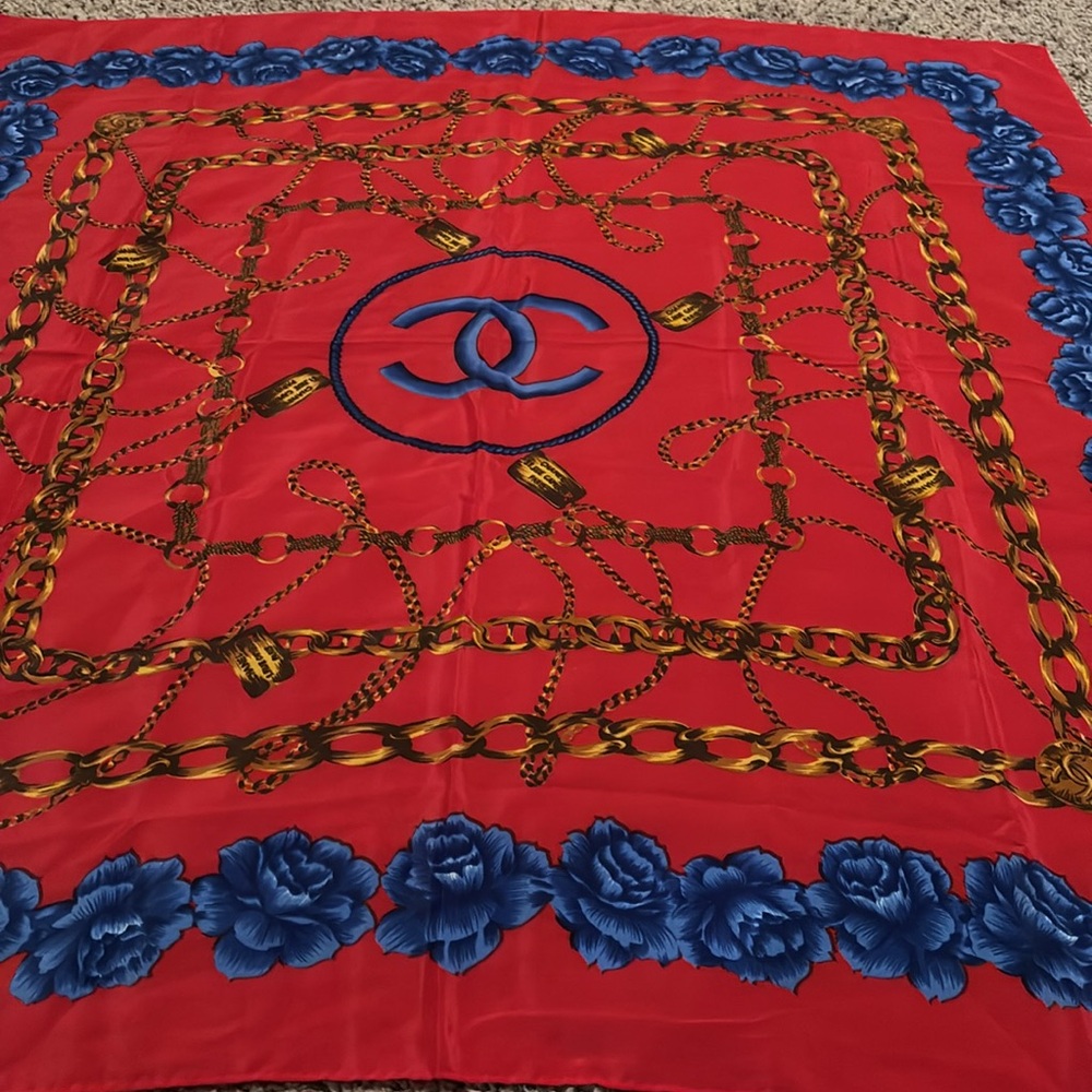 1990s Chanel Blue Silk Scarf with Flower and Chain Details - Picture 4 of 6